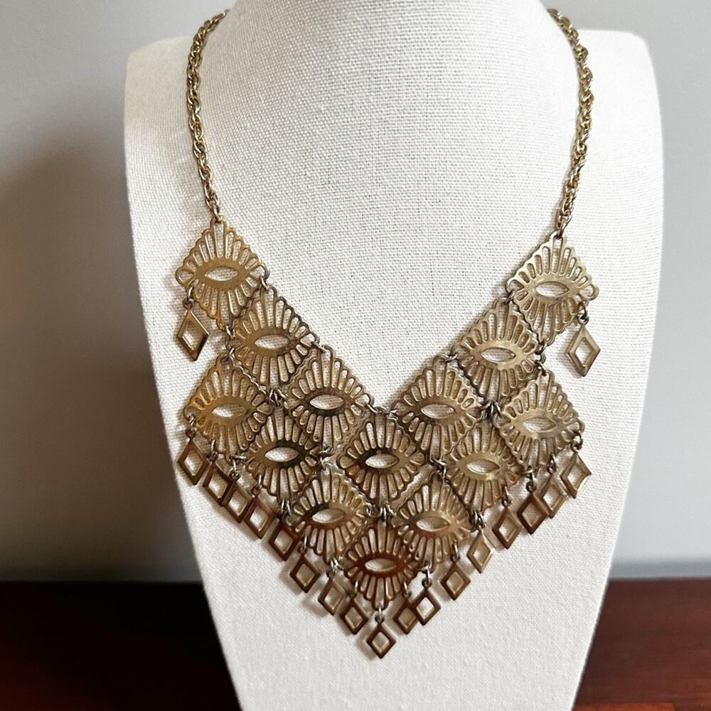 Vintage 1970s Sarah Coventry Gold Tone Mandarin Magic Bib Necklace Signed
